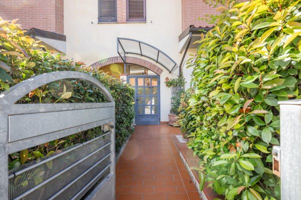 casa indipendente in vendita a Cascina