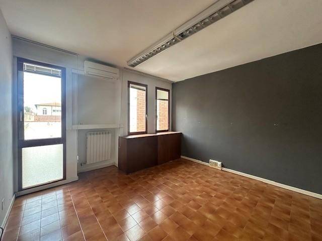 casale in vendita a Cascina
