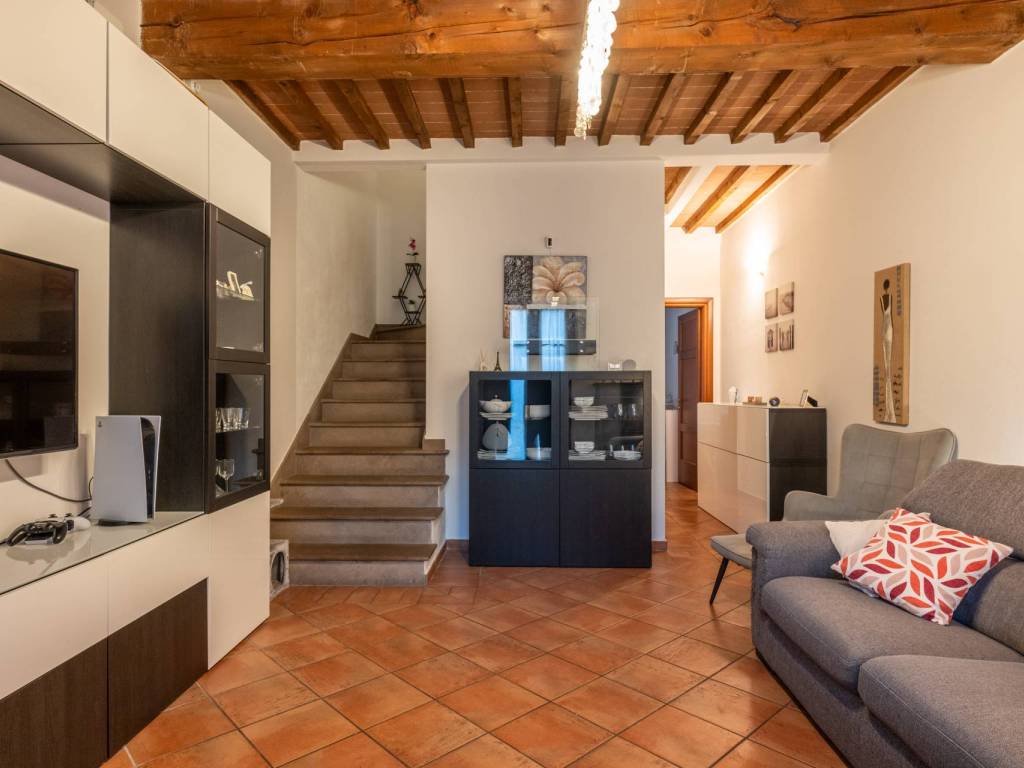 casa indipendente in vendita a Cascina