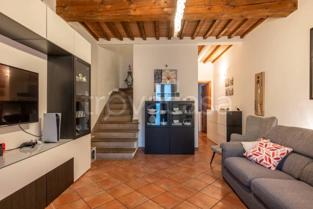 casa indipendente in vendita a Cascina