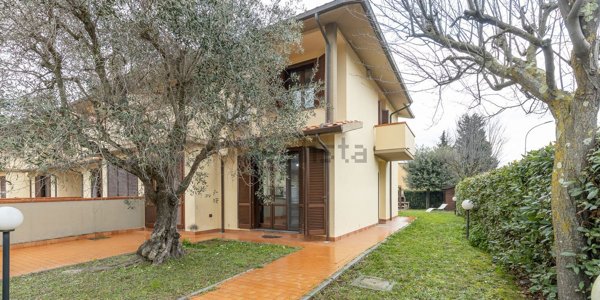 casa indipendente in vendita a Cascina in zona San Casciano