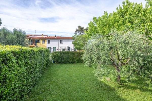 casa indipendente in vendita a Cascina