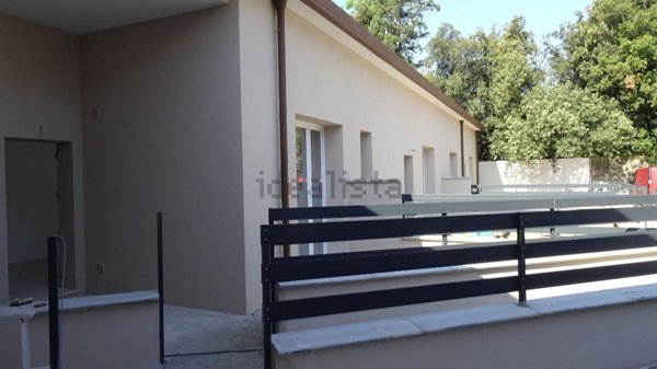 casa indipendente in vendita a Cascina