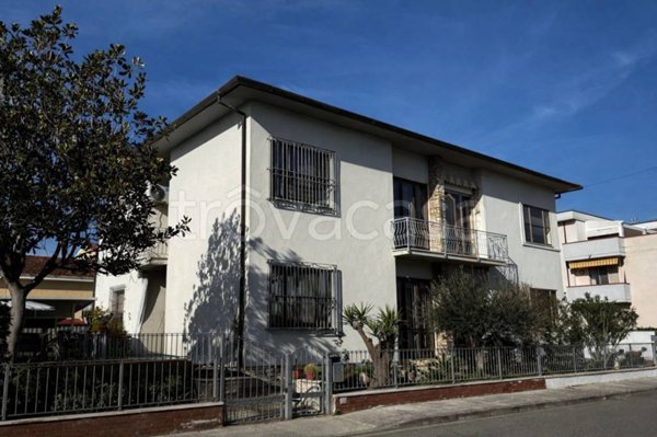 casa indipendente in vendita a Cascina in zona Navacchio