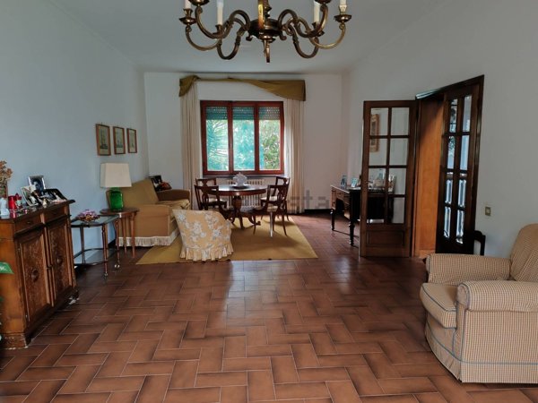 casale in vendita a Cascina