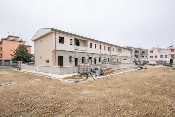 casa indipendente in vendita a Cascina