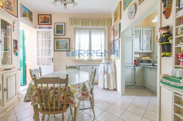 casa indipendente in vendita a Cascina