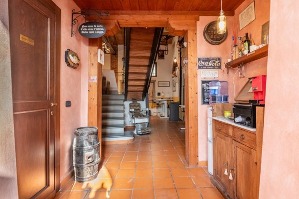 casale in vendita a Cascina