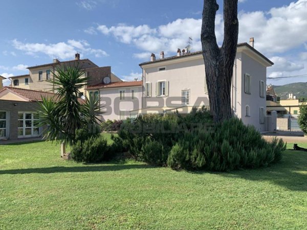 casa indipendente in vendita a Cascina in zona Marciana