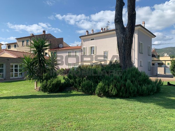casa indipendente in vendita a Cascina in zona Marciana