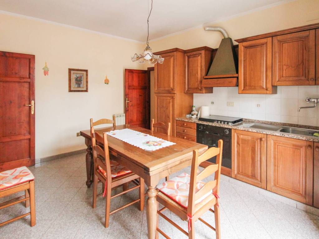 casa indipendente in vendita a Cascina in zona Navacchio