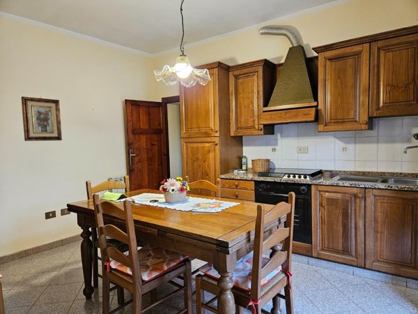 casale in vendita a Cascina in zona Casciavola