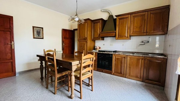 casale in vendita a Cascina