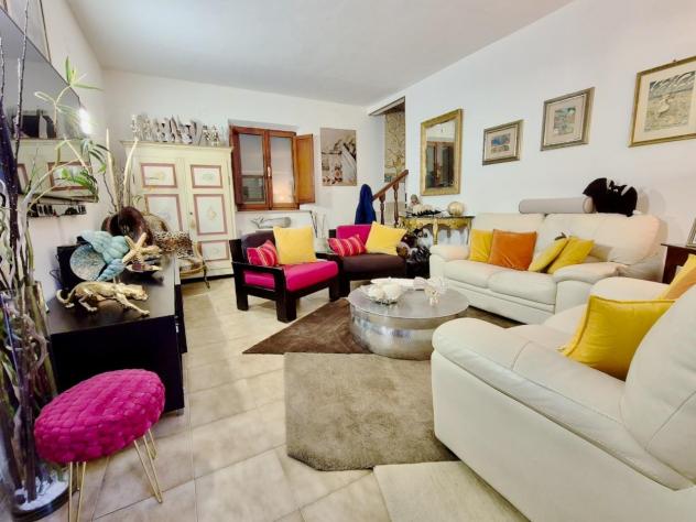 casa indipendente in vendita a Cascina