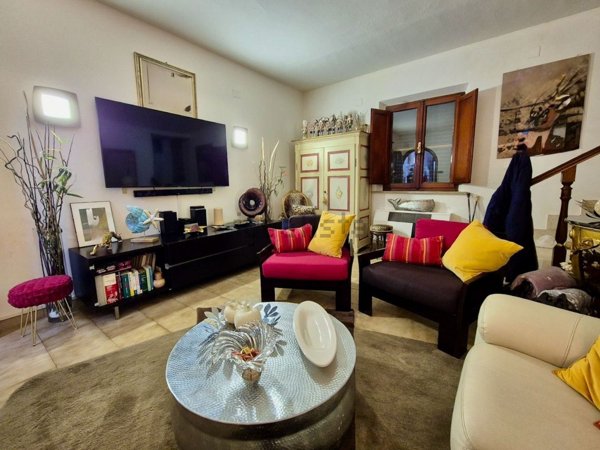 casale in vendita a Cascina