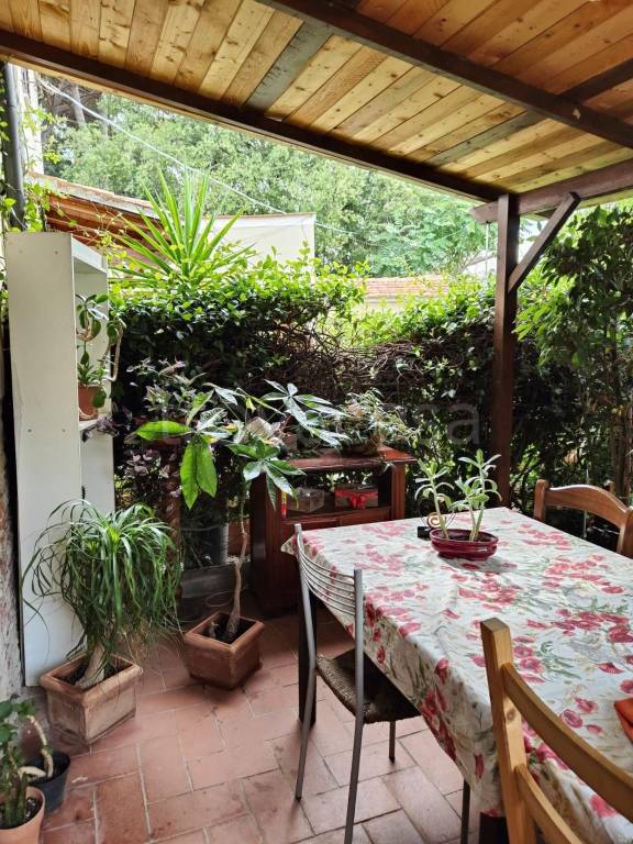 casa indipendente in vendita a Cascina in zona Navacchio