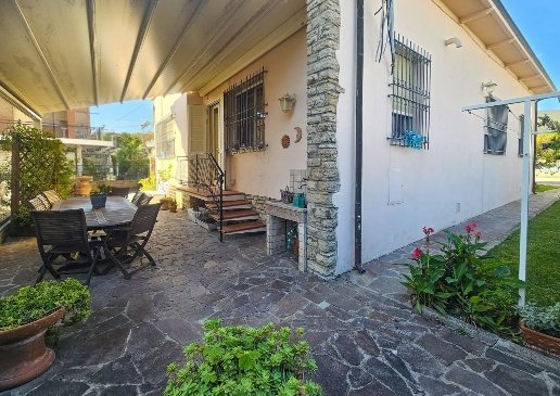 casale in vendita a Cascina in zona Navacchio