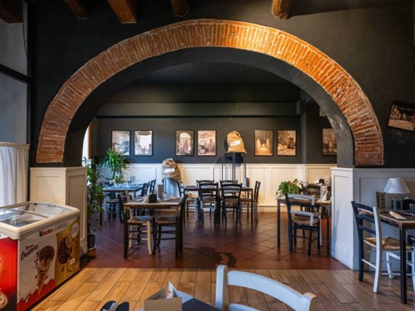 casale in vendita a Cascina