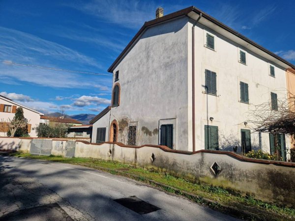 casale in vendita a Cascina in zona San Lorenzo alle Corti