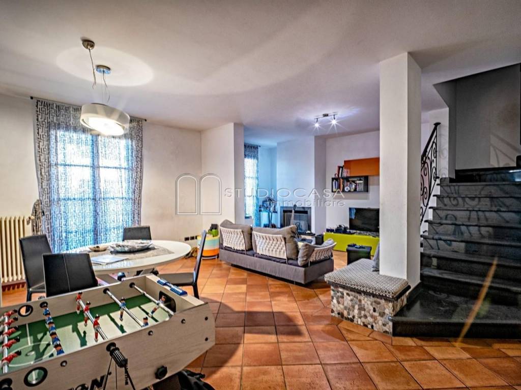 casa indipendente in vendita a Cascina in zona Latignano