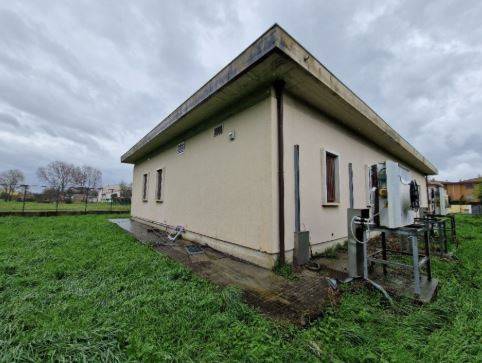 casale in vendita a Cascina in zona Visignano