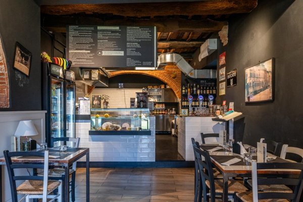 casale in vendita a Cascina