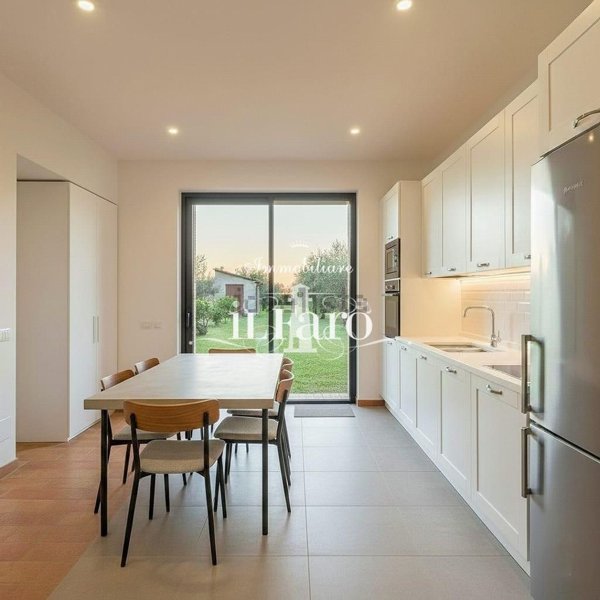 casa indipendente in vendita a Cascina in zona Navacchio