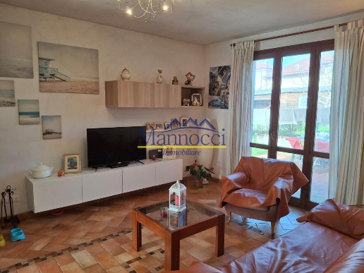 casa indipendente in vendita a Cascina in zona Titignano