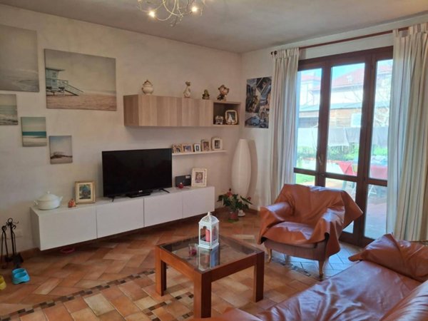 casa indipendente in vendita a Cascina in zona Titignano