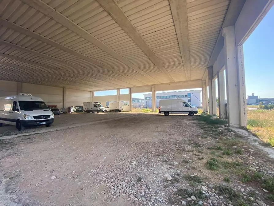 capannone in vendita a Cascina