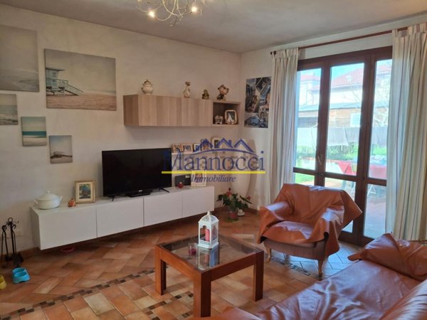 casa indipendente in vendita a Cascina in zona Titignano