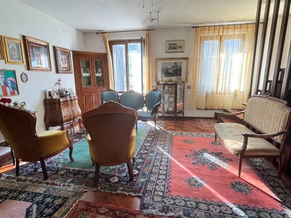 casa indipendente in vendita a Cascina