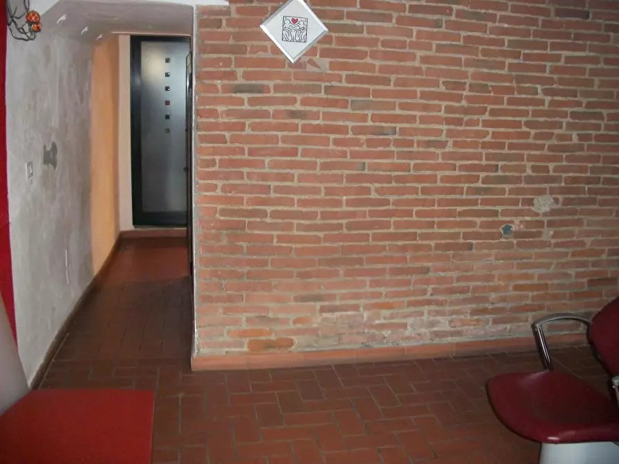 negozio in vendita a Cascina