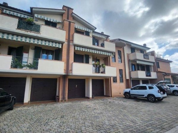 casale in vendita a Cascina