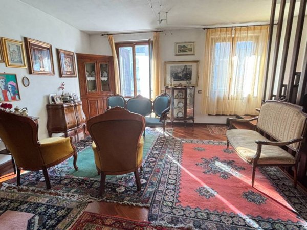 casa indipendente in vendita a Cascina