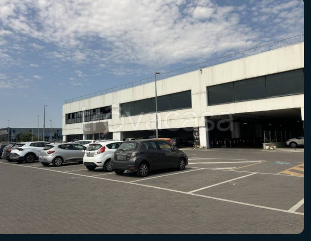 capannone in vendita a Cascina in zona Navacchio