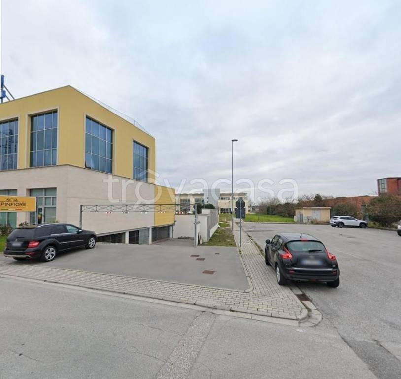 casale in vendita a Cascina