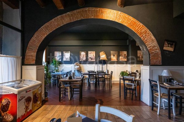 casale in vendita a Cascina