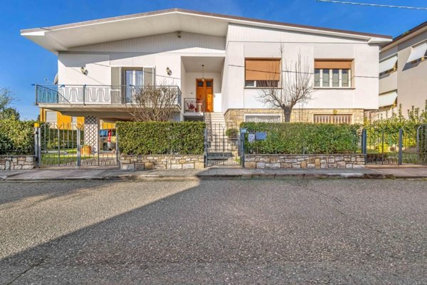 casa indipendente in vendita a Cascina in zona San Frediano a Settimo