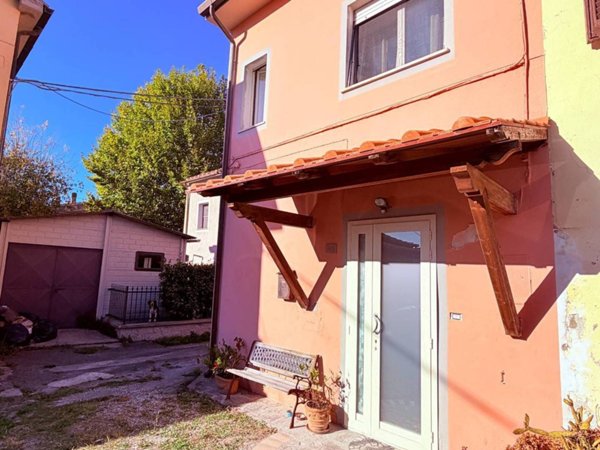 casa indipendente in vendita a Cascina in zona Navacchio