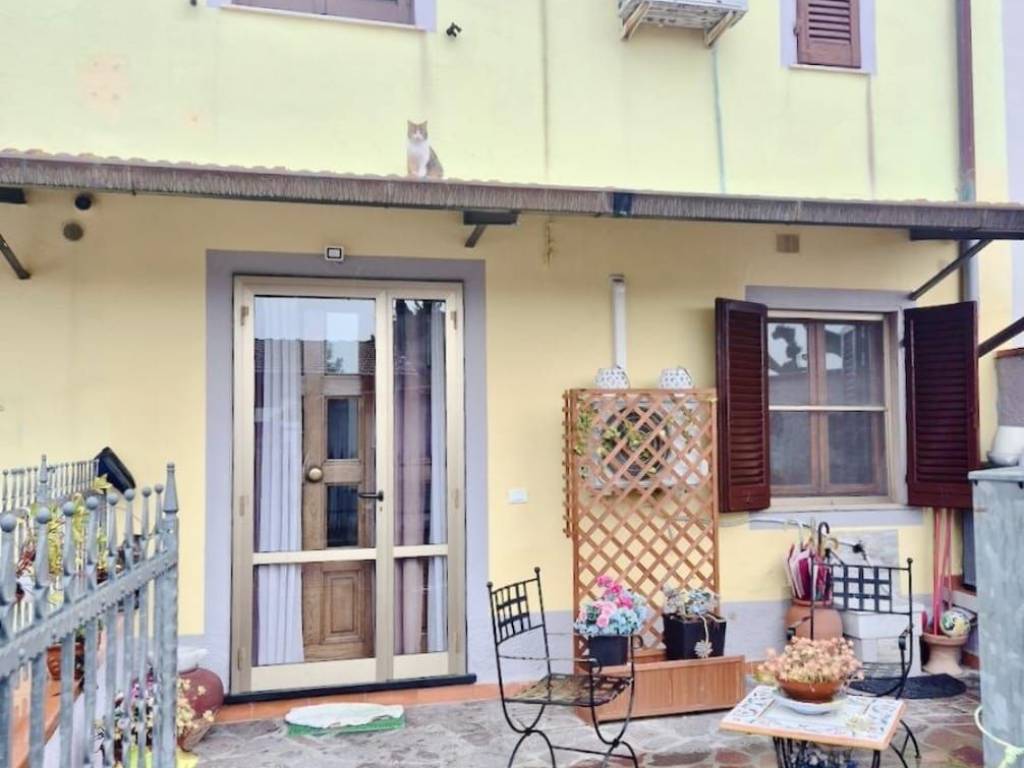 casa indipendente in vendita a Cascina in zona Titignano