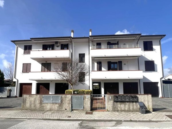 appartamento in vendita a Cascina in zona San Lorenzo a Pagnatico