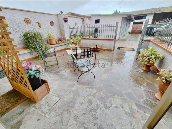 casa indipendente in vendita a Cascina