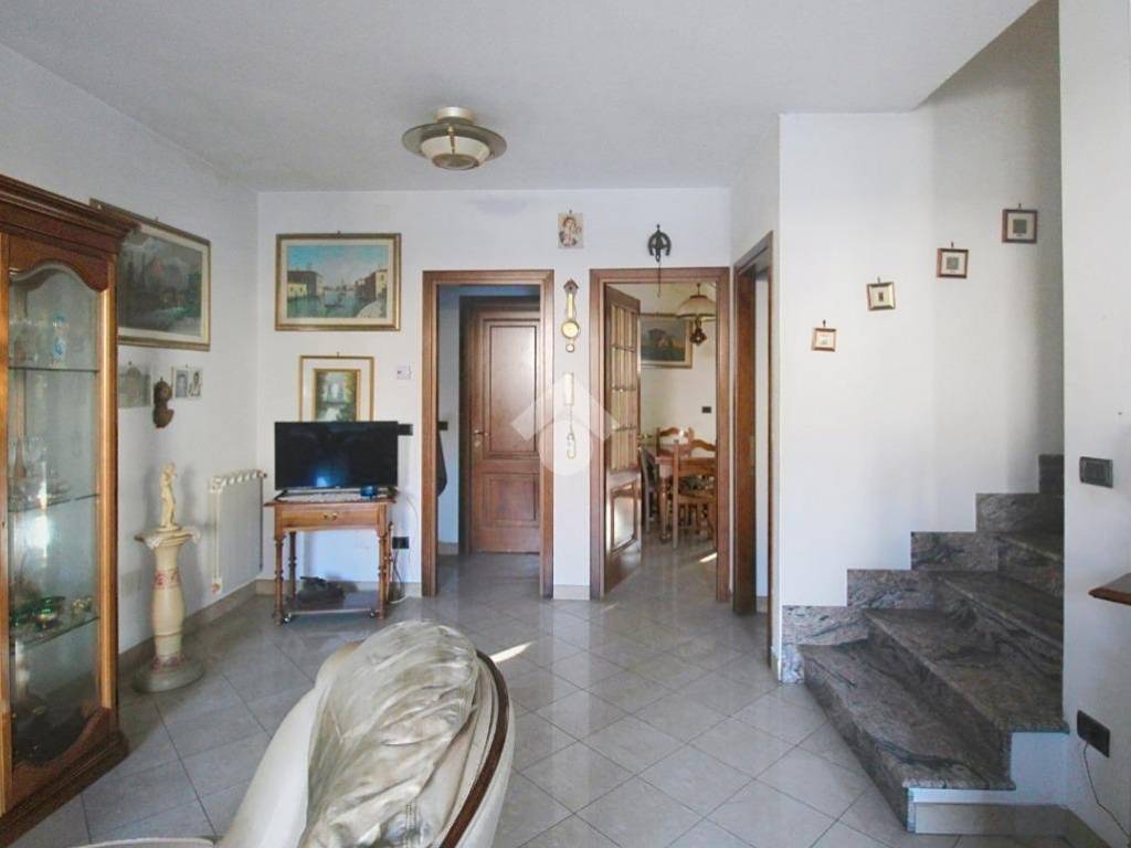 casa indipendente in vendita a Cascina