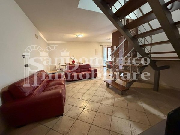 casa indipendente in vendita a Cascina in zona Visignano