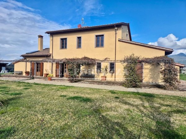 casale in vendita a Cascina