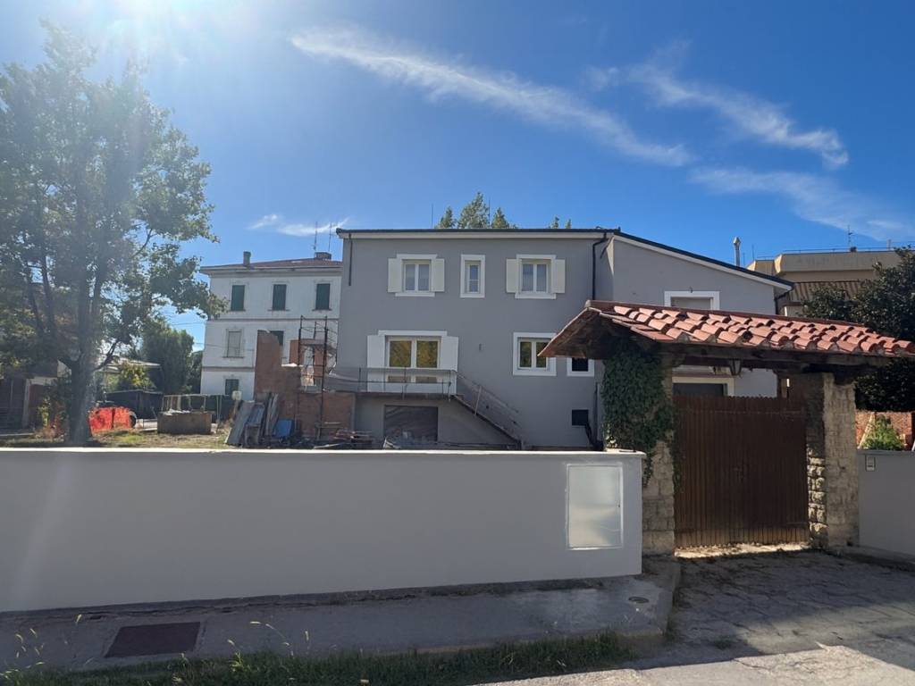 casa indipendente in vendita a Cascina