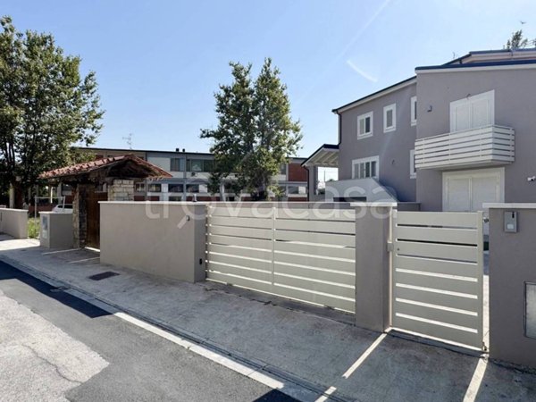 casa indipendente in vendita a Cascina in zona Marciana
