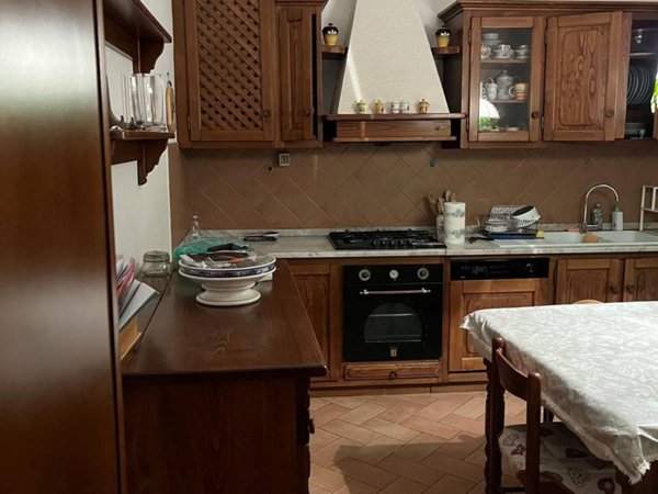 casa indipendente in vendita a Cascina in zona Visignano