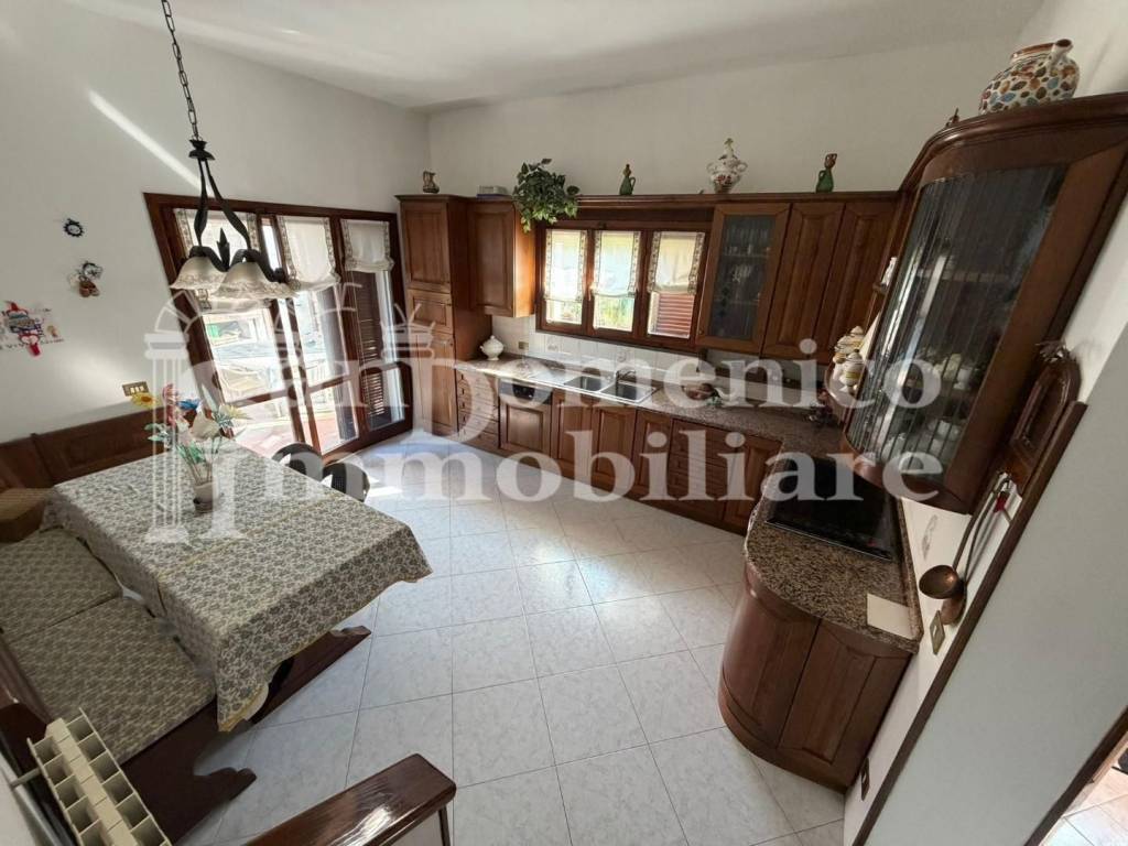 casa indipendente in vendita a Cascina in zona Titignano